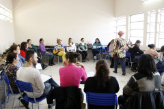Lançada nesta segunda-feira (6), a Caravana estimula a leitura nas escolas da rede estadual e trabalha a poesia na literatura. Na foto, oficina para os professores realizada no Colégio Estadual Tiradentes, em Curitiba.