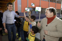 Governador Beto Richa entrega o novo prédio do Colégio Estadual Edvaldo e Maria Janete Carneiro, libera investimentos do Plano de Apoio ao Desenvolvimento dos Municípios (PAM), na área de habitação e saúde.
