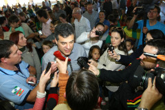 EM SETEMBRO E OUTUBRO HAVERÁ REAJUSTES NA REMUNERAÇÃO DO MAGISTÉRIO ESTADUAL. O governo adiantará a última parcela referente à equiparação salarial dos profissionais da educação em relação aos demais servidores estaduais com nível superior.