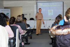 Funcionários da Secretaria de Educação, diretores e pedagogos participam de palestra sobre mediação de conflitos em Curitiba.