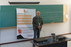 O Núcleo Regional da Educação de Apucarana, em parceria com a Faculdade de Apucarana (FAP), promoveu, na semana passada, curso de capacitação para os professores do atendimento educacional especializado para alunos com deficiência visual (cegos e com baixa visão) matriculados nas escolas públicas, nos Centros de Atendimento Especializado na Área de Deficiência Visual (Caedv) e nas salas de recursos multifuncionais.