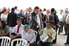 Governador assinou ordens de serviço para recuperação do Colégio Estadual Ambrósio Bini e de melhorias no colégio Professora Jaci Real Prado. <br />
<br />
Veja mais fotos em: <a href="link propriamente dito" target="_blank">texto que vai aparecer</a>