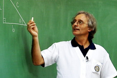 O Gabaritando Enem foi produzido pela TV Paulo Freire, da Secretaria da Educação, e conta com a participação exclusiva de professores da rede estadual. Os aulões vão ao ar durante quatro sábados seguidos, de 21 de setembro a 19 de outubro, uma semana antes do Enem, marcado para 26 e 27 de outubro.