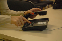 Na comparação das contas telefônicas de junho e agosto deste ano, houve redução de 20% no valor pago, uma economia real de R$ 165 mil. Também foi criada uma central telefônica para que as ligações entre a Seed, os Núcleos Regionais de Educação (NREs), e o Colégio Estadual do Paraná tenham custo zero.