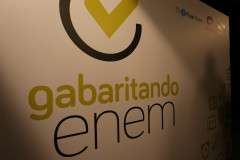 Secretarias da Educação e da Comunicação Social assinaram parceria que autoriza a TV éParaná (canal 9) a transmitir o Gabaritando Enem.<br />
<br />
Veja mais fotos em: <a href=" http://www.flickr.com/photos/flavioarns/sets/72157635502336707/" target="_blank"> http://www.flickr.com/photos/flavioarns</a>