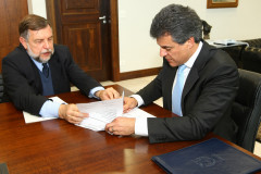 O governador Beto Richa assinou ordens de serviço para a construção de um Centro Estadual de Educação Profissional (CEEPs) em Maringá e Medianeira.