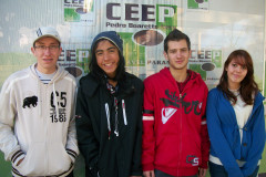 Os alunos William Patrick Heckler, 17, Leonardo Nakatani, 15, Vinícius Henrique Dias, 17, e Marina Koren, 16, foram destaques na Olimpíada Brasileira de Astronomia e Astronáutica (OBA) deste ano. Eles participarão da pré-seleção para a fase internacional da Olimpíada. A prova está prevista para outubro, quando concorrerão com outros 996 alunos de todo o Brasil. Caso sejam classificados, eles estarão entre os 100 estudantes que vão representar o país na OBA Internacional, em maio do ano que vem.