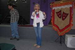 Chefe do NRE de Cianorte - Profa. Yolanda Cristina Rodrigues de Godoy oferecendo as boas vindas aos participantes do evento.