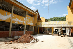 Colégio Estadual Ambrósio Bini, em Almirante Tamandaré, que recebe reformas. 23-10-13. 