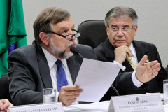 O governador em exercício classificou como radical a proposta do MEC de inserir todos os alunos com deficiência na rede regular de ensino.