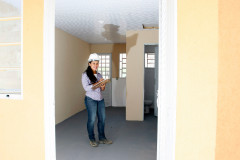 10-06-13 - Silmara Rozette aluna do curso em Edificações do CEEP Curitiba, trabalha como técnica de obras na construção de casas para Cohapar em Colombo.