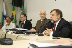 Flávio Arns entregou novos equipamentos de informática aos representantes do Conselho Estadual de Educação. <br />
<br />
Veja mais fotos em: <a href=" http://www.flickr.com/photos/flavioarns/sets/72157638509200814/" target="_blank"> http://www.flickr.com/photos/flavioarns </a>