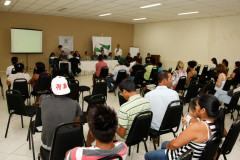 Representantes da etnia indígena xetá estão reunidos em Curitiba para debater educação, saúde e a demarcação de terras indígenas no estado. 10-12-13.