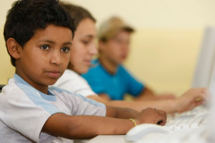 Dezoito novas escolas serão construídas pelo Governo do Paraná em 2014. Os colégios vão ofertar ensino fundamental e ensino médio em 16 cidades. Imagem meramente ilustrativa.