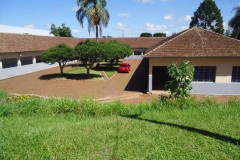 No Ceep Assis Brasil serão construídos dois dormitórios masculinos e um feminino com capacidade para atender até 180 alunos que vêm de cidades vizinhas e também de outras regiões do Estado. Os novos blocos terão quartos equipados com camas, armários individuais, sala de estudos com mesas e cadeiras e banheiros. Cada prédio contará ainda com salas de reunião e sala multiuso com sofás, televisão, livros, jornais e revistas, além de utensílios domésticos. 