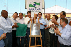 “A Educação é um instrumento de emancipação humana e social e de construção da cidadania da pessoa”, afirmou o governador Beto Richa ao inaugurar, nesta segunda-feira (10), o Colégio Estadual Jardim Universitário, de Sarandi, no Noroeste do Paraná. O ato, com a presença do vice-governador e secretário da Educação, Flávio Arns, marcou a abertura do ano letivo de 2014 para 1,3 milhão de estudantes da rede estadual de ensino em todo o Paraná.