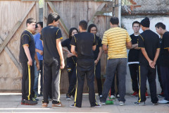 Número de funcionários, pedagogos e gestores de cada escola passa a ser calculado em dois momentos, nos dias 7 e 25 de fevereiro. Na foto, servidores e alunos do Colégio Estadual Yvone Pimentel, em Curitiba. 10-02-14.