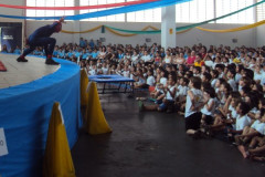 Alunos de Cianorte realizam atividades circenses no contraturno 