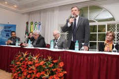 Arns participa do Fórum Social da Educação