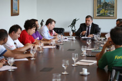 No dia nacional de mobilização pela educação, o vice-governador e secretário de Estado da Educação, Flávio Arns, recebeu, nessa quarta-feira (19), no Palácio Iguaçu, em Curitiba, representantes da diretoria da APP-Sindicato para discutir alguns temas da pauta de reivindicação da categoria.
