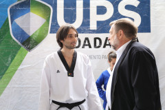 Iniciativa promove a arte marcial como uma maneira de desenvolver a cidadania de jovens que moram em regiões com altos índices de criminalidade. <br />
<br />
Veja mais fotos em: <a href=" http://www.flickr.com/photos/flavioarns/sets/72157642852857433/" target="_blank"> http://www.flickr.com/photos/flavioarns </a>