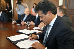 No Centro Estadual de Educação Profissional de Clevelândia, serão construídos três alojamentos e novos laboratórios técnicos. <br />
<br />
Veja mais fotos em: <a href=" http://www.flickr.com/photos/flavioarns/sets/72157642920062405/with/13412745515/" target="_blank"> http://www.flickr.com/photos/flavioarns </a>