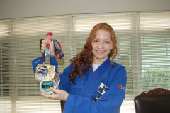 A aluna Anna Cristine de Seni Ferreira, 16 anos, do 3° ano do ensino médio, do Colégio Estadual João Loyola, em Curitiba, conquistou no mês passado o terceiro título do Campeonato Paranaense de jiu-jítsu. Há cinco anos Anna divide sua rotina diária entre treinamentos, campeonatos e estudos.  Cerca de 350 mil alunos da rede estadual de ensino já realizam atividades esportivas, científicas, artísticas culturais em contraturno escolar.