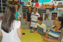 O projeto de leitura “Ler transforma o mundo”, do Colégio Estadual João Paulo II, de Realeza, Sudoeste do Paraná, rendeu o lançamento do livro “5 à mesa” escrito pelo aluno Eliaquim Lucca, 15 anos, do 2º ano do ensino médio. 