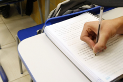 As escolas estaduais podem optar pela implantação da sala de apoio à aprendizagem ou de um projeto de apoio à aprendizagem para alunos dos 6º e 7º anos do ensino fundamental.