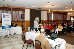 Os professores destacados como formadores regionais e supervisores do Pacto Nacional do Ensino Médio no Paraná participam, em Curitiba, de curso de formação.