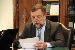 O grupo, criado pelo governo em julho e formado por representantes de pais, professores e diversas instituições, fez primeira reunião nesta quarta-feira. Balanço dos avanços já obtidos na área este ano também foi apresentado.