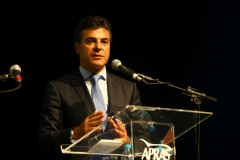 O governador Beto Richa vai se reunir com representantes do sindicato de professores do Paraná.