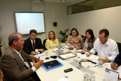 O Governo do Estado reafirmou o compromisso com a valorização do magistério estadual e propôs nesta quinta-feira (24/04) uma compensação financeira pelos 3,33% de hora-atividade, principal item da pauta do sindicato da categoria para organizar a greve que afeta parte das escolas estaduais.