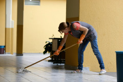 A proposta apresentada beneficiará cerca de 19 mil funcionários, como merendeiras e merendeiros, auxiliares de serviços gerais, inspetores de alunos e funcionários administrativos.