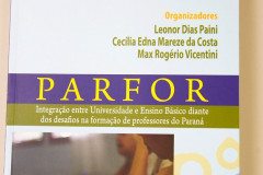 Livro da Universidade Estadual de Maringá (UEM) trata sobre a qualificação de professores no Estado do Paraná. 