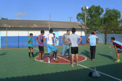 Eles participam das aulas de futsal, artesanato, teatro e de acompanhamento pedagógico que têm incentivado a aprendizagem e o convívio entre os estudantes.