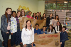 Trabalho desenvolvido por professora de Toledo forma leitores de obras clássicas. Alunos de projeto também fazem cartazes a partir das histórias lidas.