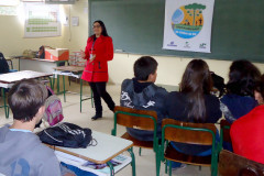 Na foto, alunos do Colégio Estadual do Campo do Rio Vermelho.