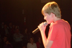 O palco do Centro Cultural Gilberto Mayer, de Cascavel, esteve repleto de grandes talentos musicais na noite de quarta-feira (11), no lançamento do disco do Festival Artístico da Canção Estudantil (FACE), edição de 2013. As 15 canções que compõem o repertório foram apresentadas às autoridades, diretores, professores, funcionários, equipe do Núcleo da Educação, pais e amigos dos alunos que gravaram o disco.