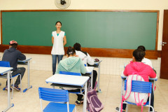 Professores e funcionários da rede estadual de educação receberão, no dia 30 deste mês, a primeira das três parcelas do pagamento das progressões e promoções acumuladas. As outras parcelas serão depositadas em agosto e novembro.

O pagamento seguirá calendário estabelecido pela Secretaria de Estado da Administração. Nessa primeira parcela será priorizado o pagamento dos acumulados nas folhas de abril, agosto e outubro de 2013.