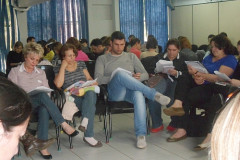 As Universidades Estaduais e as Federais do Paraná começaram nesta semana os encontros com os Núcleos Regionais de Educação e com os orientadores de estudo responsáveis pela formação dos professores inscritos no Pacto pelo Fortalecimento de Ensino Médio.