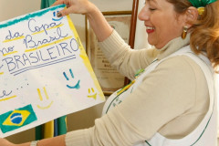 Nova edição da revista Nossa Escola – Profissionais da Educação aborda o trabalho de professores, técnicos e diretores que levaram o mundial para a sala de aula.