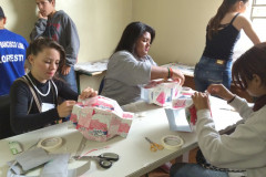 No início do mês, a rotina dos alunos, professores e funcionários do Colégio Estadual Professor Francisco Lima da Silva, em Cascavel, Oeste do Paraná, foi modificada com a realização de várias atividades do projeto Intervenção Cultural. O evento buscou proporcionar para a comunidade escolar o acesso à cultura por meio da música, da dança, do desenho, da reutilização de materiais recicláveis e do esporte.
