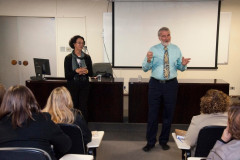 Representantes da Secretaria de Estado da Educação participaram de um encontro com o diretor norte-americano Timothy Patrick Doran. A reunião aconteceu nessa quarta-feira (13), em Curitiba, e serviu para ele apresentar um pouco da sua experiência como gestor de escola na cidade de Fairbanks, no Alaska.