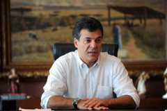 Contratos referentes à merenda escolar ficaram de fora da resolução que estabelece medidas para economizar nos órgãos públicos do Paraná.