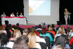 Cerca de 150 representantes de 15 municípios da Região Metropolitana de Curitiba e do Litoral do Paraná se reuniram, nessa quarta-feira (5), em Colombo, para discutir sobre a construção dos seus planos educacionais para os próximos dez anos. O evento conta com a orientação da Secretaria de Estado da Educação, Associação dos Municípios do Paraná (AMP) e União Nacional dos Dirigentes Municipais (Undime). 05-11-14.