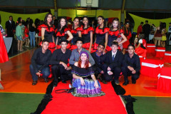 O Colégio Estadual Helena Kolody, em Saradi, promoveu uma atividade na semana passada par promover maior interação com a comunidade escolar. A proposta envolveu os cursos de inglês e de espanhol do Centro de Línguas Estrangeiras Modernas (Celem), e a disciplina língua portuguesa, e originou a 1ª Festa Luso-Hispano-Americana. A ideia foi aprimorar os estudos destas línguas e contribuir para o conhecimento sobre alguns países em que esses idiomas são oficiais. 