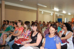 Diretores e pedagogos de Curitiba definem ações para receber estudantes que saem do 5º ano da rede municipal para o 6º nos colégios estaduais.