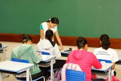 As escolas da rede estadual de educação começam na próxima terça-feira (9) a distribuição de aulas para o ano letivo de 2015. A resolução que organiza antecipadamente das funções de professores e pedagogos dentro das 2,6 mil escolas de educação básica, da rede comum e das especiais conveniadas, foi assinada pelo secretário de Estado da Educação, Paulo Schmidt nesta quarta-feira (3).