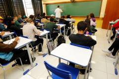 A medida da Secretaria de Estado da Educação atende a resolução que criou esta forma de organização, e serve, principalmente, para evitar prejuízos pedagógicos aos estudantes.